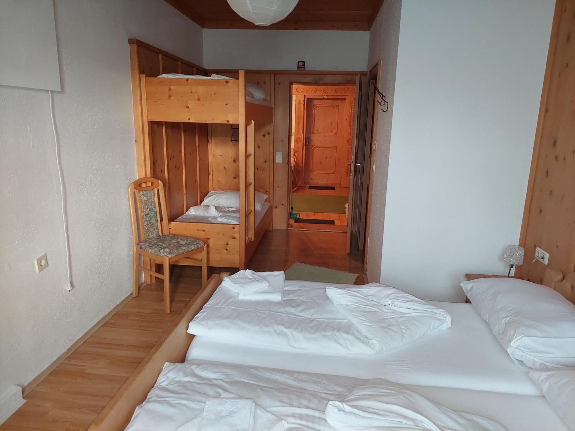 Gasthof Zur Post Taxenbach Ruang foto